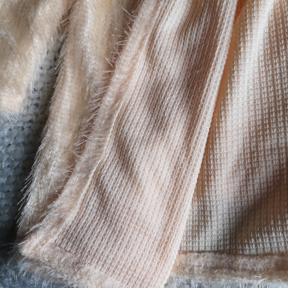 Peach fuzz cardigan - Picture 3 of 6